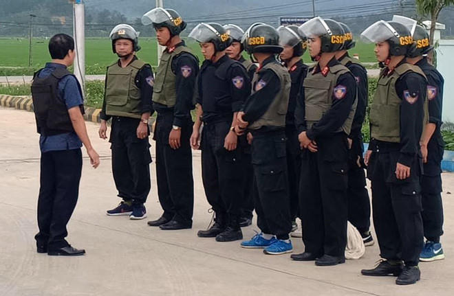 Lực lượng CSCĐ được huy động tham gia khống chế nhóm đối tượng manh động.