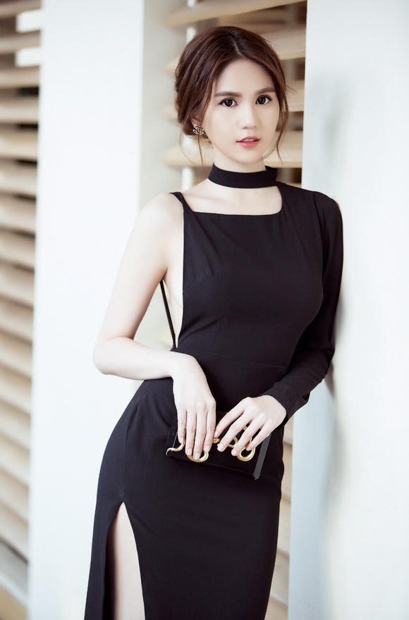 Sau nghi án chia tay bạn trai đại gia, Ngọc Trinh xuất hiện ngay càng nhiều tại các sự kiện.