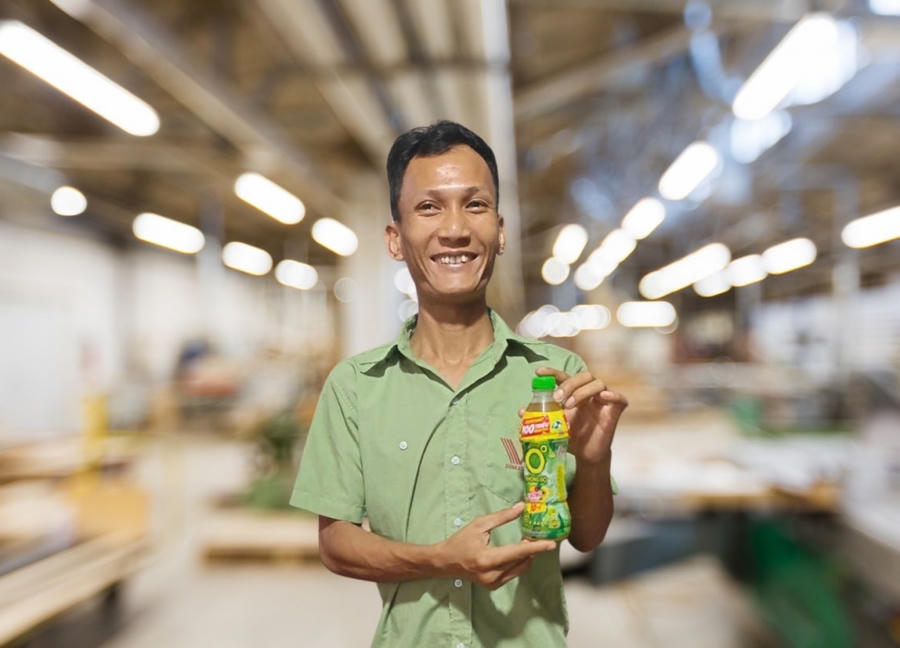 Anh Nguyễn Xuân Trung, chủ nhân của giải Nhất trị giá 100 triệu đồng nhờ uống Trà Xanh Không Độ. (Ảnh: NVCC)