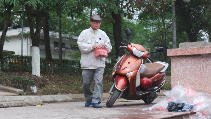Người H&agrave; Nội thả c&aacute; ch&eacute;p sớm tiễn T&aacute;o qu&acirc;n về trời