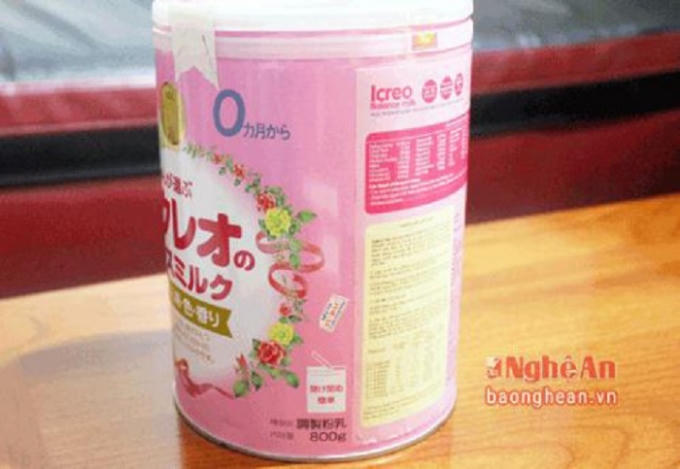 Hộp sữa mà các đối tượng nghi là sữa giả mua trong siêu thị Tú Bắc (Ảnh Báo Nghệ An).