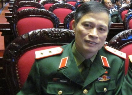 Trung tướng Trần Văn Độ cho rằng, Liên Kết Việt Việc đã lợi dụng tính cách đơn giản, dựa vào thói quen “sính danh” của người dân để trục lợi. (Ảnh: Lương Liễu)