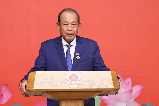 Thủ tướng Chính phủ trao Huy hiệu Đảng tặng các đồng chí nguyên Phó Thủ tướng Chính phủ - Ảnh 4.