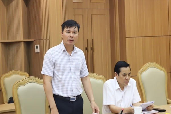 Ông Nguyễn Lê Huy, Phó Chủ tịch Thường trực UBND tỉnh Hưng Yên phát biểu tại cuộc họp.