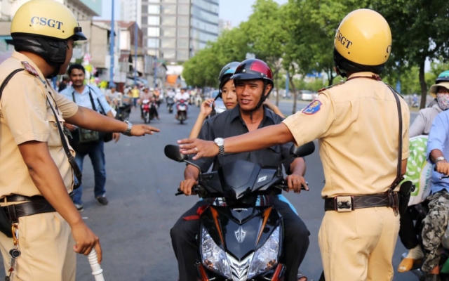 Xử phạt người báo chốt Cảnh sát giao thông đang thực hiện nhiệm vụ?