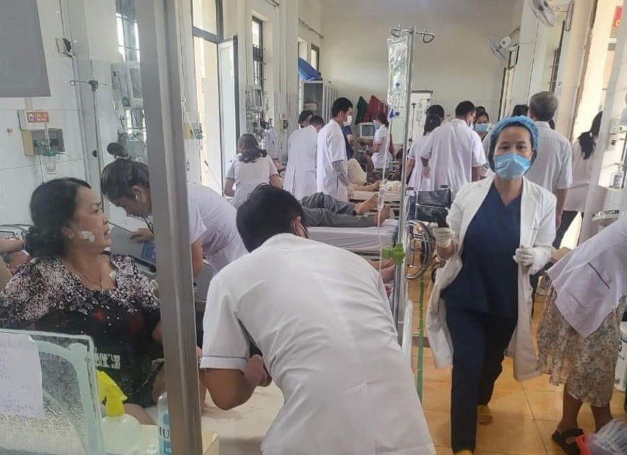 Các nạn nhân đang được thăm khám sức khỏe, điều trị tại bệnh viện.Ảnh: K.N