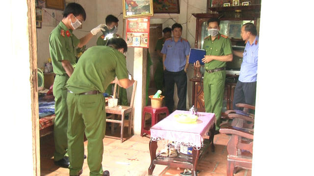 Công an đang điều tra tại hiện trường.