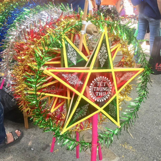 Đèn ông sao luôn là đồ vật được nhiều người chọn mua.