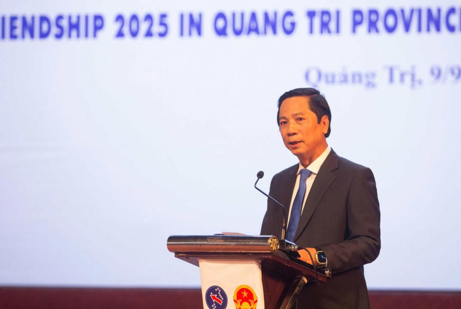 Ông Hoàng Nam - Phó Chủ tịch Thường trực UBND tỉnh Quảng Trị phát biểu tại chương trình. (Ảnh: H.Nguyên)