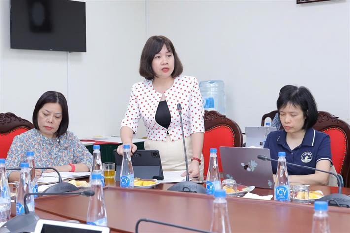 Bà Từ Thuý Quỳnh chia sẻ tại Tọa đàm.