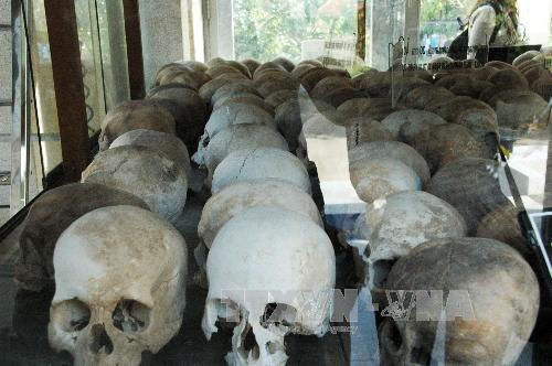 Hộp sọ các nạn nhân được lưu giữ tại Tháp tưởng niệm nạn nhân Khmer Đỏ tại Choeung Ek. Ảnh: Xuân Khu/TTXVN.