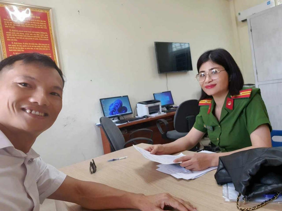 Anh Mai Văn Linh nhanh chóng trình báo, nhờ công an tìm người chuyển nhầm tiền để trả lại.