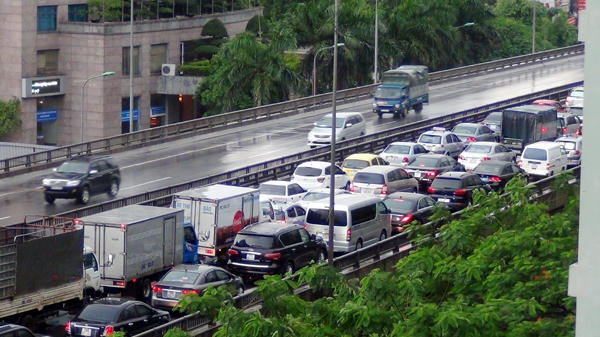 Tình trạng ùn tắc đường trên cao thường xuyên diễn ra những tháng gần đây
