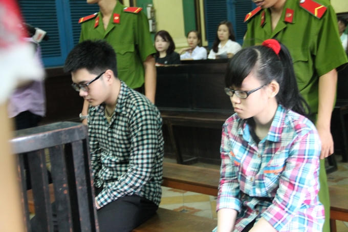 Hai bị cáo tại phiên tòa ngày 27/11.
