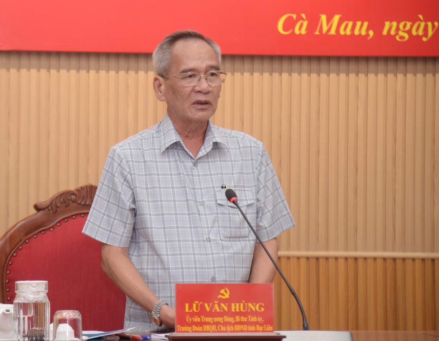 Ông Lữ Văn Hùng - Ủy viên BCH TW Đảng, Bí thư Tỉnh ủy, Chủ tịch HĐND tỉnh Bạc Liêu, phát biểu tại Hội nghị.