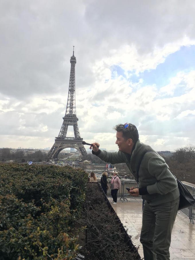 Mr.Đ&agrave;m h&agrave;o hứng thăm Kinh đ&ocirc; &aacute;nh s&aacute;ng