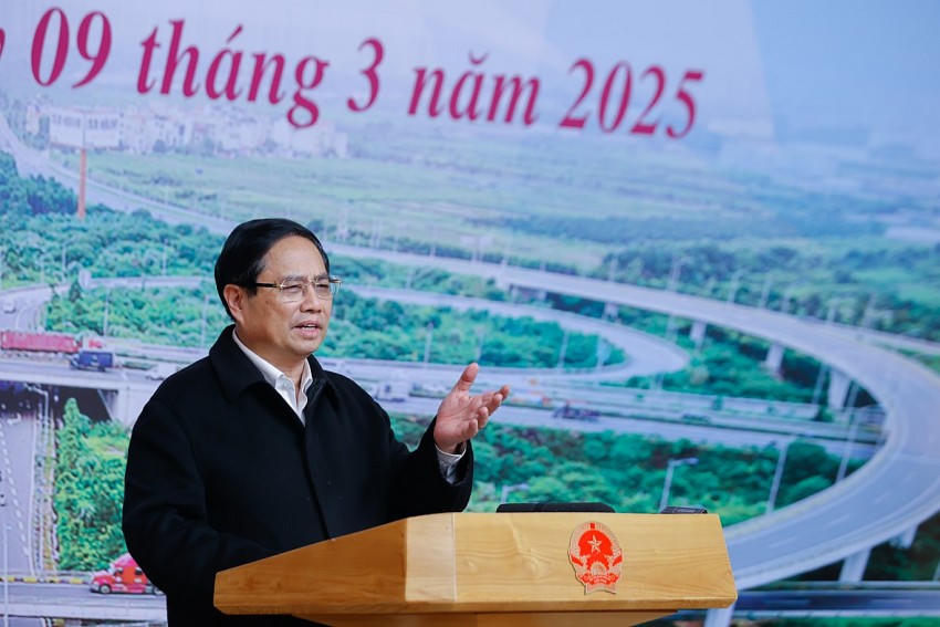 Thủ tướng Phạm Minh Chính nêu rõ, trong năm 2025, phải hoàn thành mục tiêu cả nước có ít nhất 3.000 km cao tốc và 1.000 km đường ven biển. Ảnh VGP