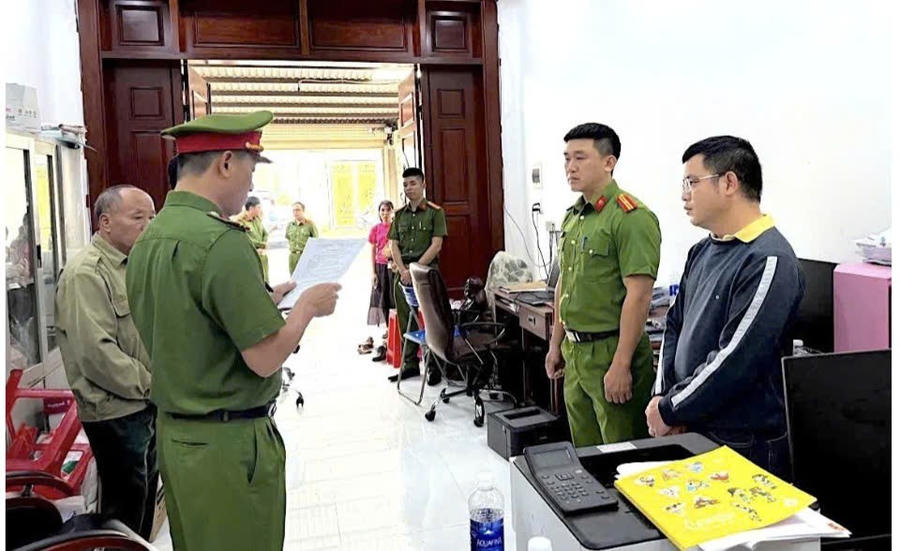 Cơ quan chức năng đọc lệnh khởi tố đối với ông Nguyễn Ngọc Thanh.