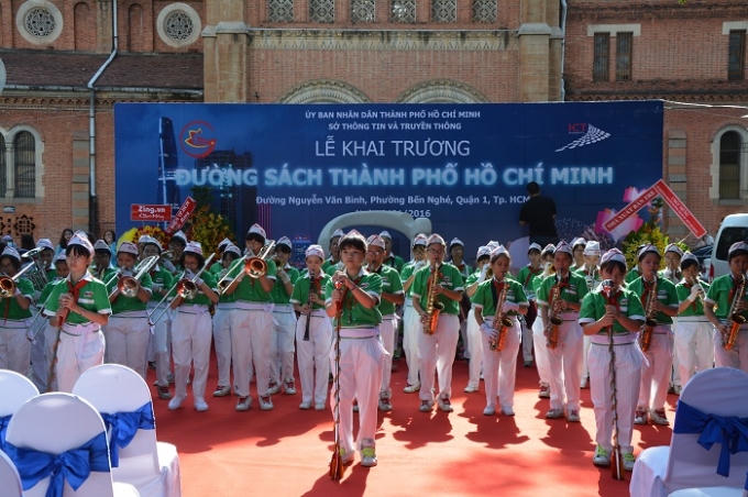 Đường sách TP Hồ Chí Minh được xem là con đường sách chuẩn của Việt Nam để các địa phương học tập.