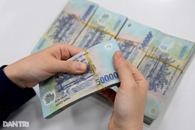 Một số ngân hàng đã rục rịch tăng lãi suất đầu vào, sau động thái suy giảm tiền gửi không kỳ hạn (Ảnh minh họa: Tiến Tuấn).  