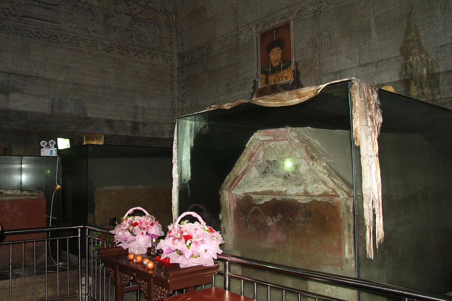 tiet lo qua choang ve dung nhan that cua vua can long hinh anh 3