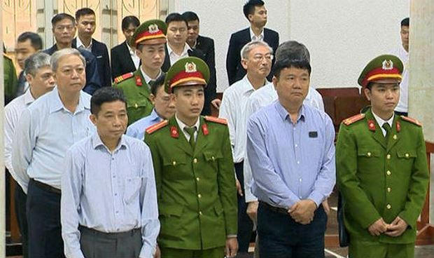 Bị cáo Đinh La Thăng cùng đồng phạm tại phiên tòa cấp sơ thẩm.