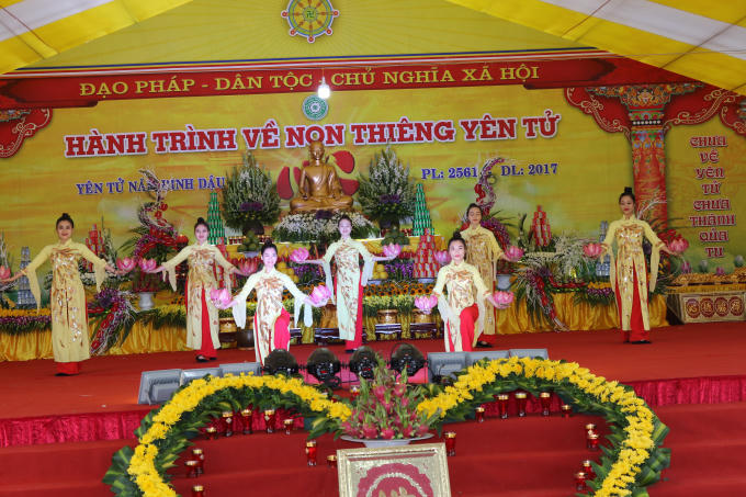 Chương trình nghệ thuật đang được biễu diễn tại đây