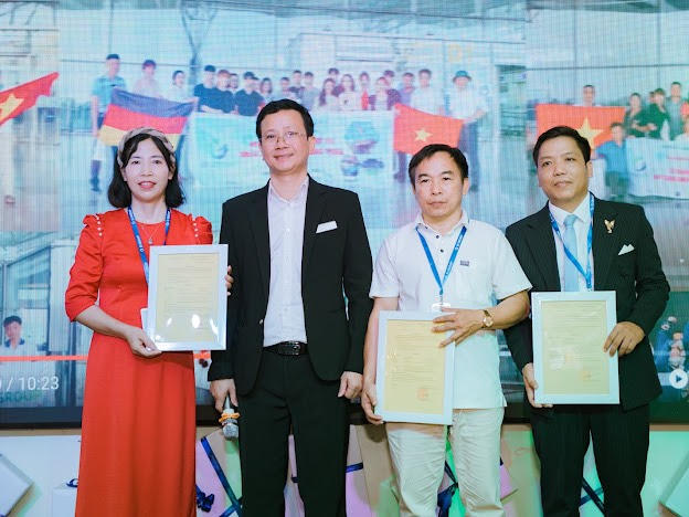 z4384584874103_0008d5ca116545c559c30213e4097fb4