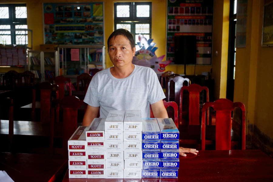 Đối tượng Nguyễn Văn Nhiên cùng số tang vật tại cơ quan điều tra