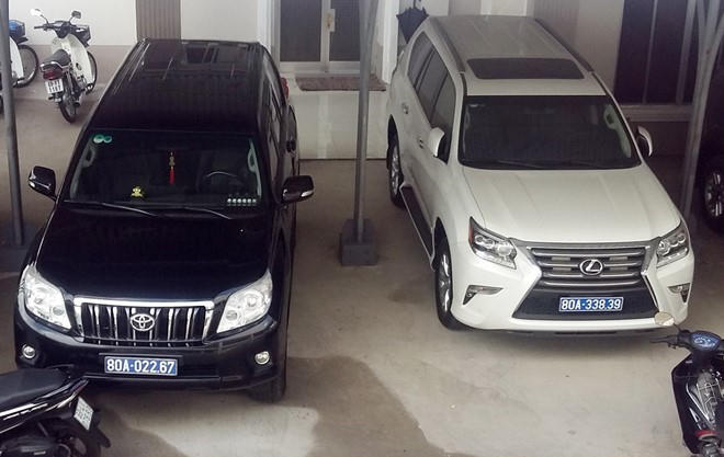 Lexus GX 460 biển số tại nhà xe UBND tỉnh Cà Mau. Ảnh: Hải Long.