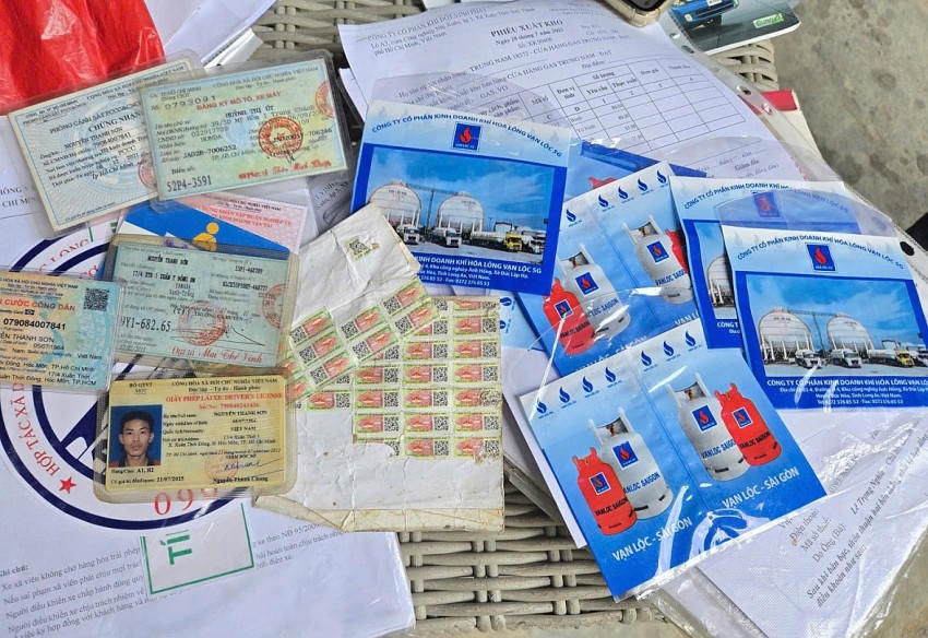 Tang vật liên quan vụ án.