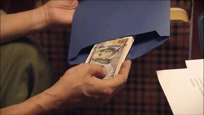 Sinh tử tập 75: Thông mắng cấp dưới té tát, Chủ tịch tỉnh nhận được quà và đô la - ảnh 3