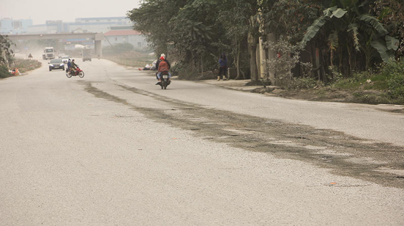 Vẫn còn tình trạng rơi vãi trên tuyến QL 46.