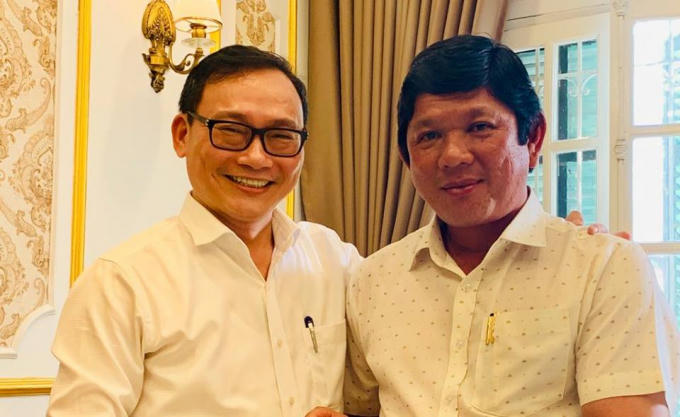 Ông Trịnh Minh Phúc (phải) và nhà biên kịch Đào Trung Hiếu.