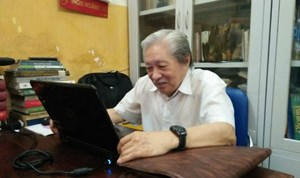 PGS.TS Trần Hồng Việt cho biết ông là người rất may mắn khi tận mắt thấy và chụp được dấu chân người rừng để lại ở trên đỉnh núi Ngọc Vin (Tây Nguyên) vào năm 1982.