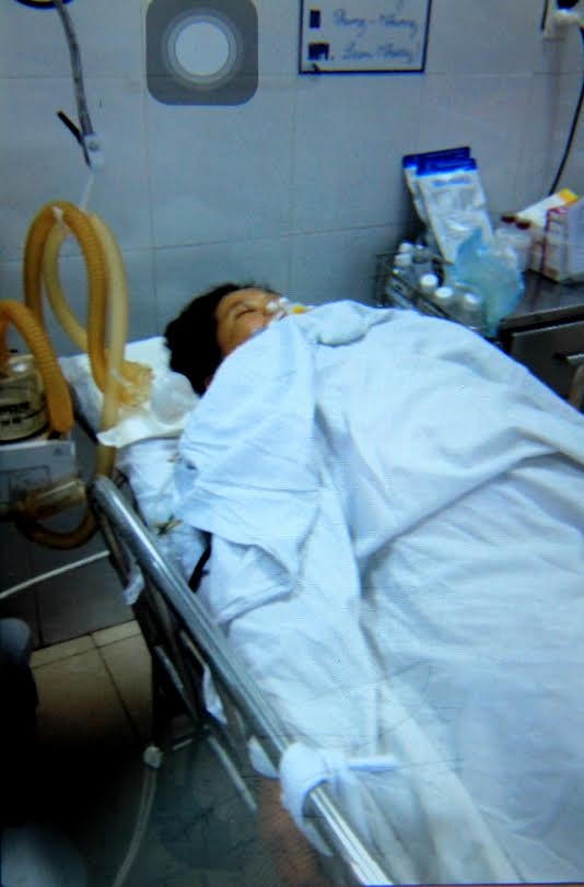 Nạn nhân đang được cấp cứu tại Bệnh viện tỉnh Bình Thuận.