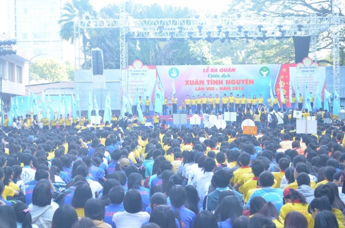 Hàng ngàn sinh viên thành phố đã háo hức tham gia lễ ra quân Chiến dịch Xuân tình nguyện lần thứ VIII - năm 2016 tại nhà văn hóa Thanh Niên Thành phố Hồ Chí Minh sáng nay.