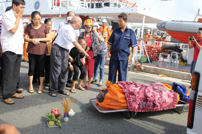 Chuyến đi thành công khi và chỉ khi có thể cứu được một ai còn sống đưa về đất liền. Và nếu như không may mắn không cứu được ai là niềm day dứt, niềm đau, chỉ biết nuốt nước mắt vào trong nhìn thân nhân người bị nạn quằn quại trong nỗi đau tuyệt vọng.
