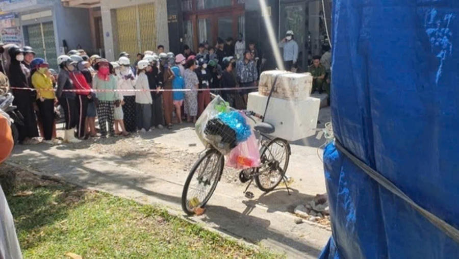 Chiếc xe đạp của nạn nhân dựng trước căn nhà. Ảnh: Công an Ninh Thuận