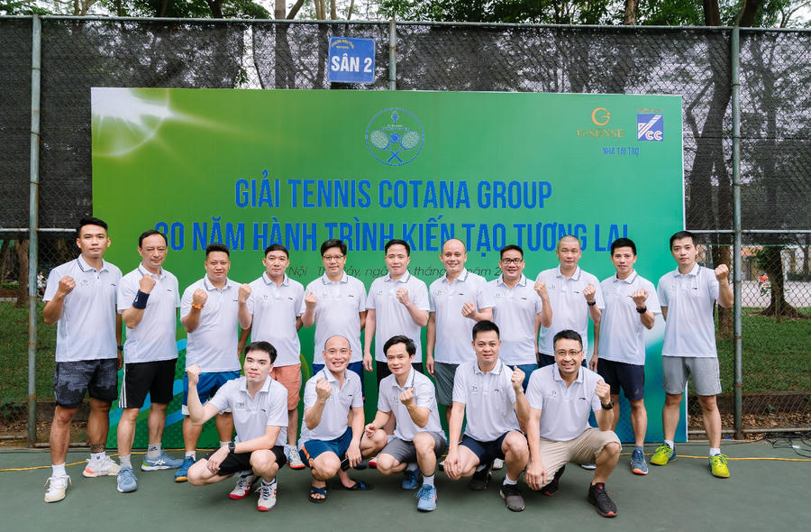 Các đội dự giải chụp ảnh lưu niệm.