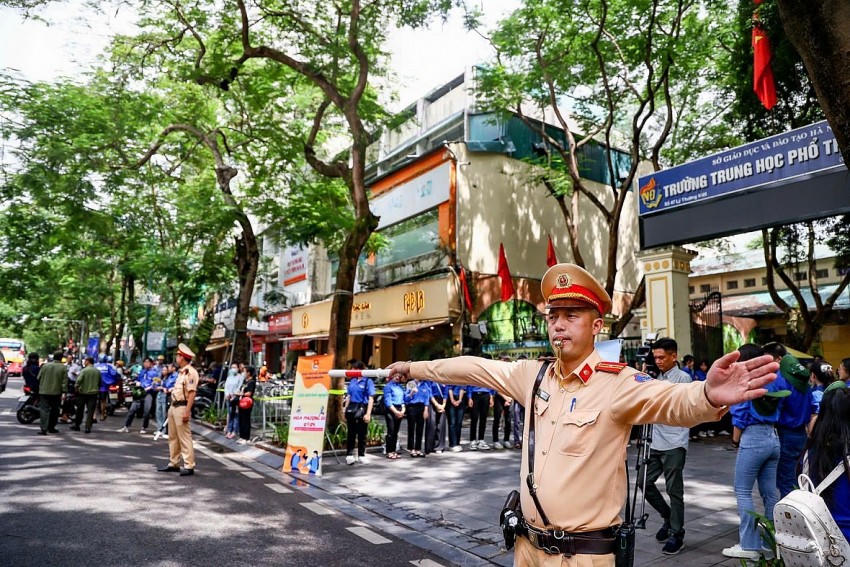 CSGT Hà Nội bảo đảm TTATGT tại các điểm thi.