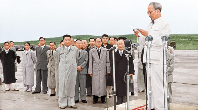 Lãnh đạo Triều Tiên tiễn Chủ tịch Hồ Chí Minh rời Bình Nhưỡng, tháng 7/1957.