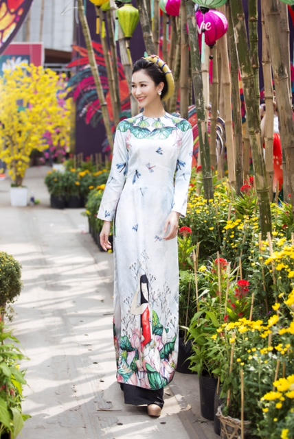&Aacute; hậu H&agrave; Thu xin chữ cầu b&igrave;nh an v&agrave; th&agrave;nh c&ocirc;ng trong năm mới