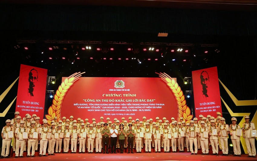 80 điển hình tiên tiến của Công an TP Hà Nội được khen thưởng.