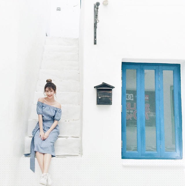 Thời trang giản dị thu hút mọi ánh nhìn tại các chuyến đi du lịch của hot girl Quỳnh Anh Shyn.