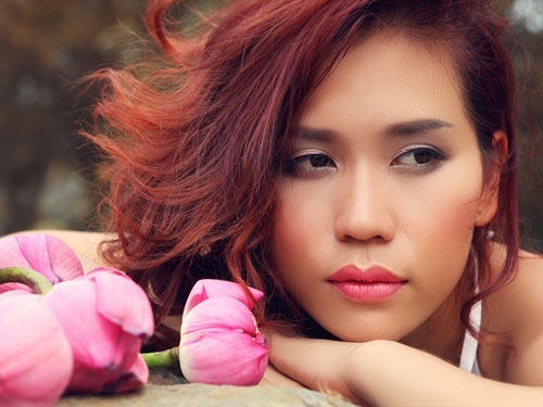 Nữ ca sĩ Hồng Mơ từng có nghệ danh là Ngọc Thy và Nguyên Linh nhưng không thành công 