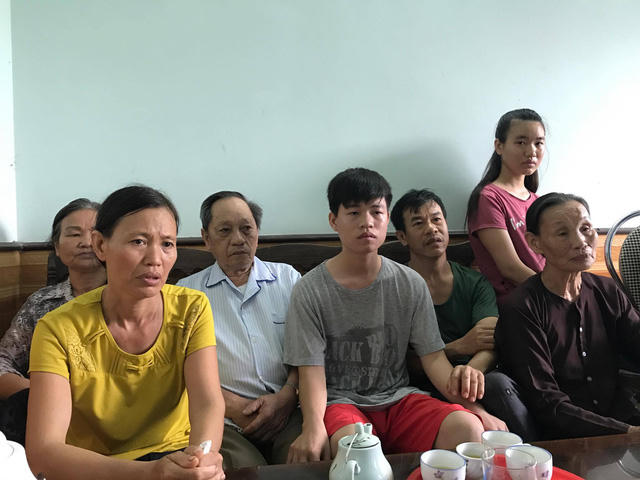 Gia đình thí sinh Nguyễn Viết Kiên căng thẳng, lo lắng.