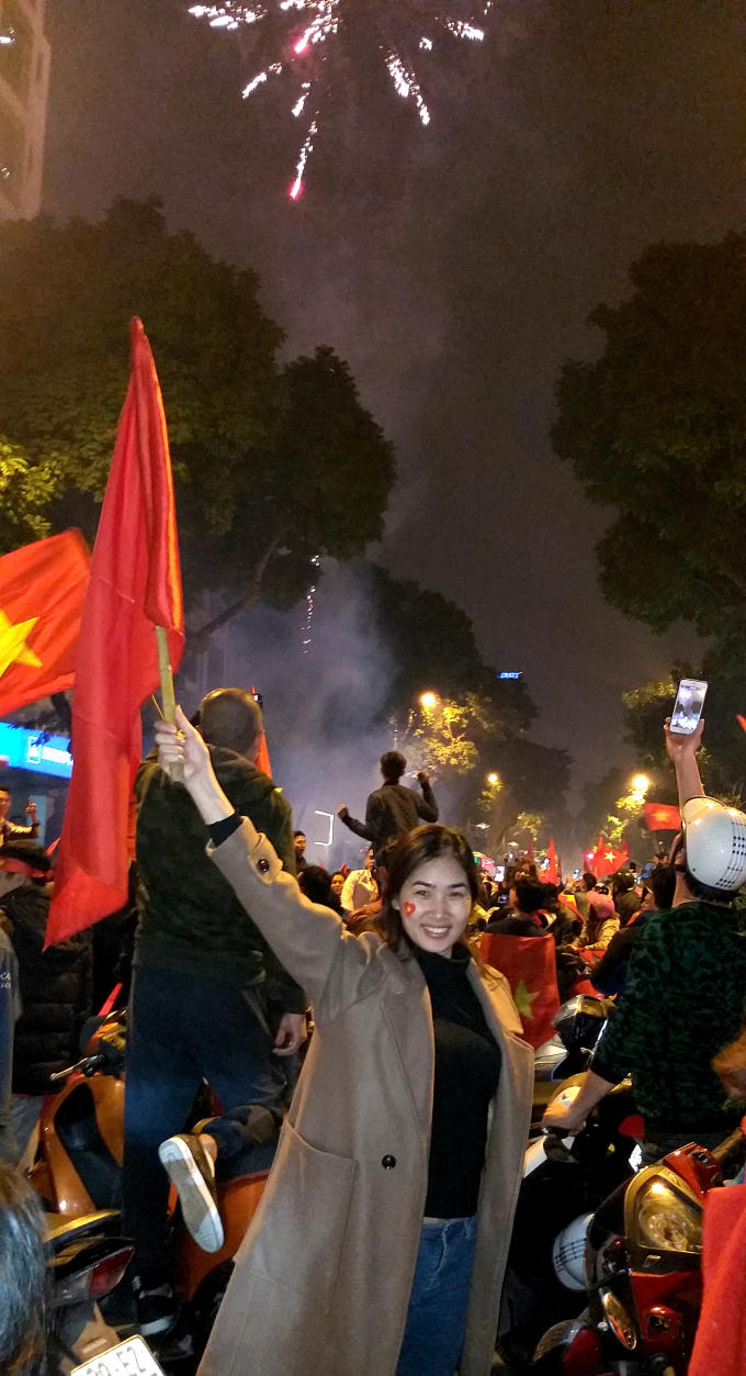 Pháo hoa cũng được bắn lên...
