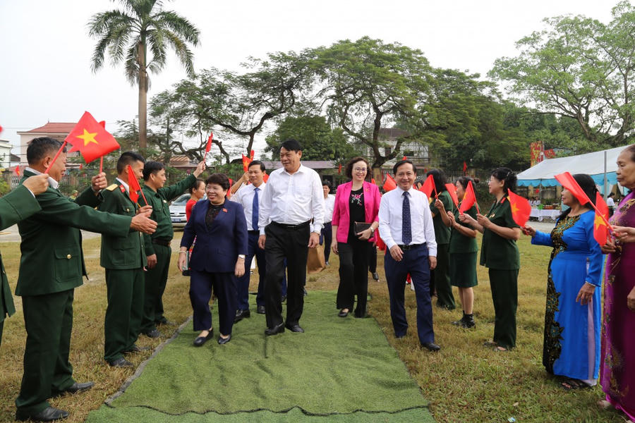 Chủ nhiệm Ủy ban Xã hội Nguyễn Thúy Anh dự Ngày hội Đại đoàn kết toàn dân tộc tại Phú Thọ.