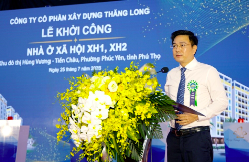 Phó Chủ tịch UBND tỉnh Vũ Việt Văn phát biểu tại buổi lễ khởi công